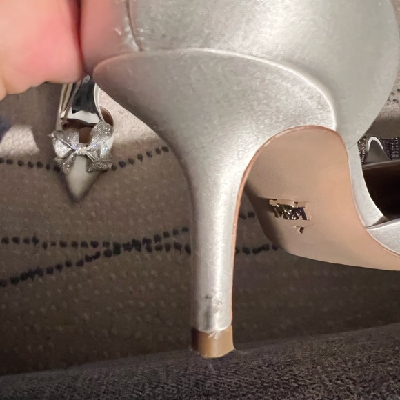 Stunning sold out wedding pumps. Ivory - size 7 2.5 inch heel worn once - Picture 9 of 9